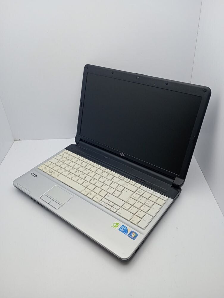 LIFEBOOK Fujitsu A530⁄AX Review - FMVXN0AG2 富士通 I3ノート