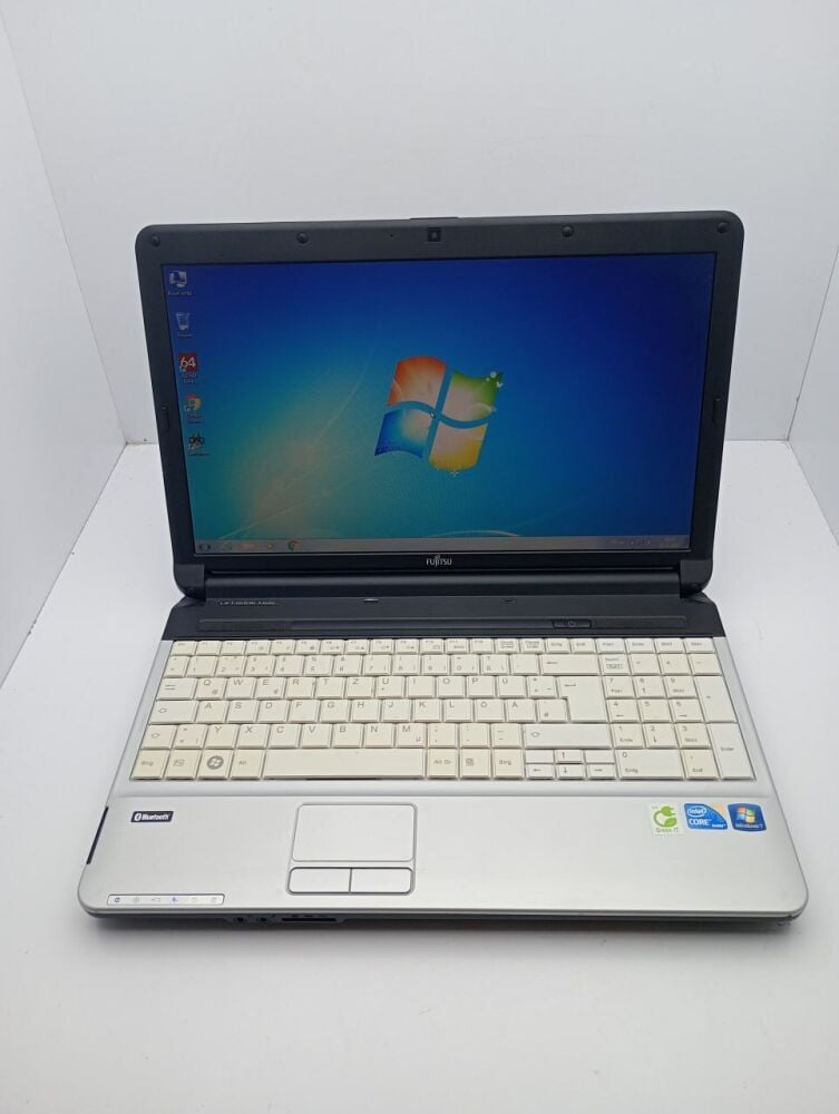 ✨️富士通LIFEBOOK A530/AX SSD搭載240GB✨️ LIFEBOOK Fujitsu A530⁄AX Review - FMVXN0AG2 富士通 I3ノート