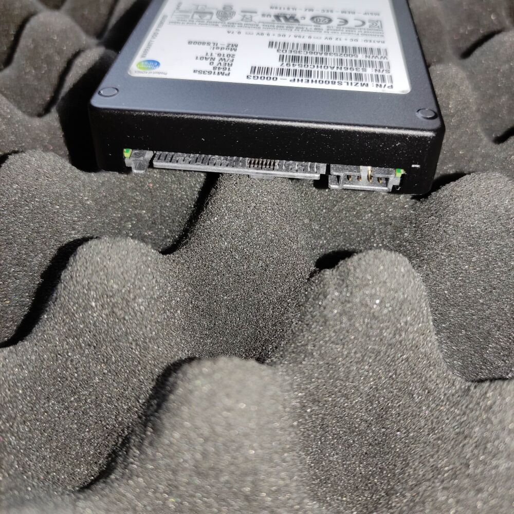 Купити твердотільний накопичувач SSD Samsung PM1635a / 2.5