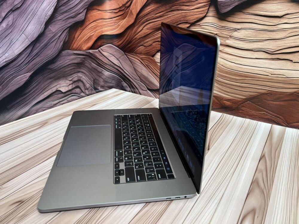 Купить ультрабук Б-класс Apple MacBook Pro 16 2019 / 16