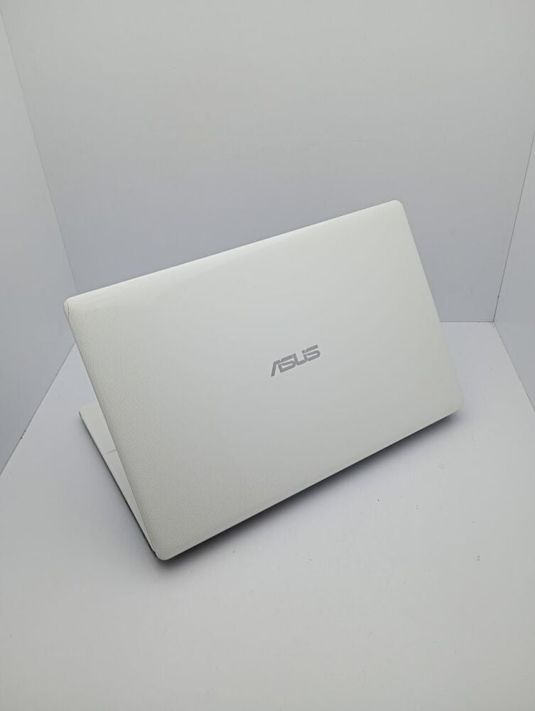 ASUS X550C ホワイトノートPC美品Windos1164bit Купить Ноутбук Asus X550C / 15.6 Windowsノート本体