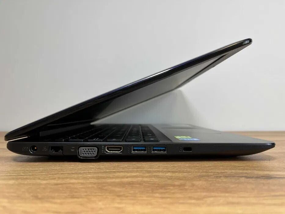 Купить игровой ноутбук Asus R556L / 15.6" (1366x768) TN / Intel Core  i5-5200U (2 (4) ядра по 2.2 - 2.7 GHz) / 8 GB DDR3 / 500 GB HDD / nVidia  GeForce 930M, 2 GB DDR3, 64-bit / WebCam / Windows 10 в Украине