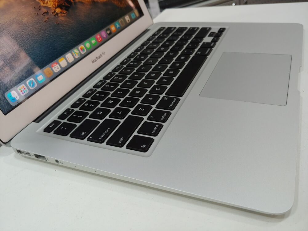 Купить ультрабук Apple MacBook Air 13 (2013) A1466 13.3
