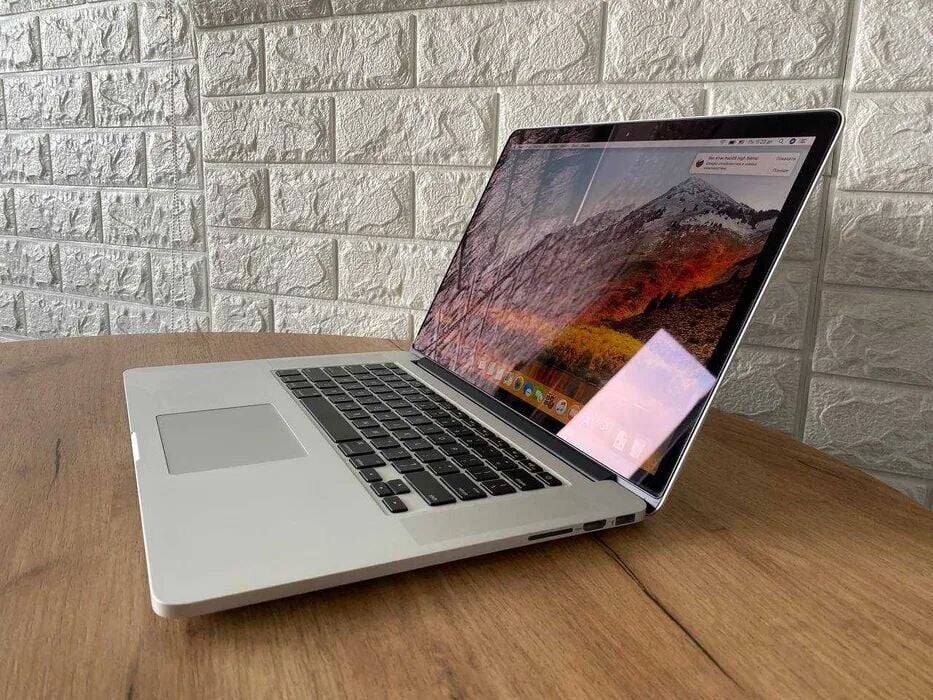 Apple MacBook Pro A1398 15.4インチ PC】 Б/У 15.4