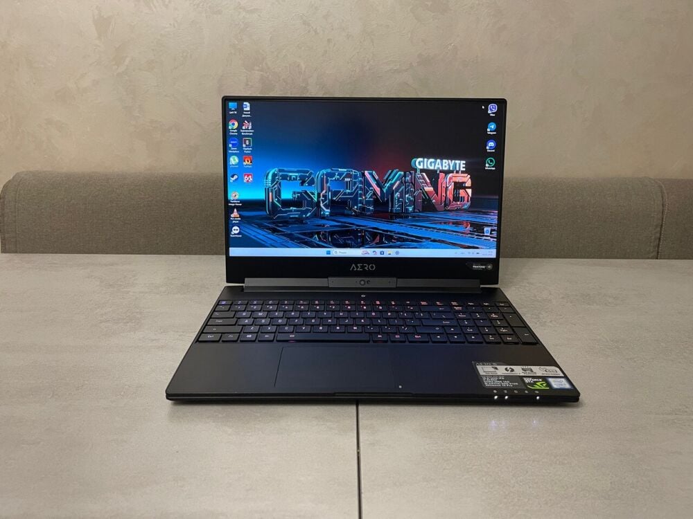 Купити ігровий ноутбук Gigabyte Aero 15XV8 / 15.6