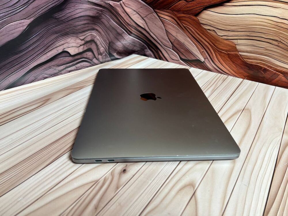 Купить ультрабук Б-класс Apple MacBook Pro A1989 2018 / 13.3