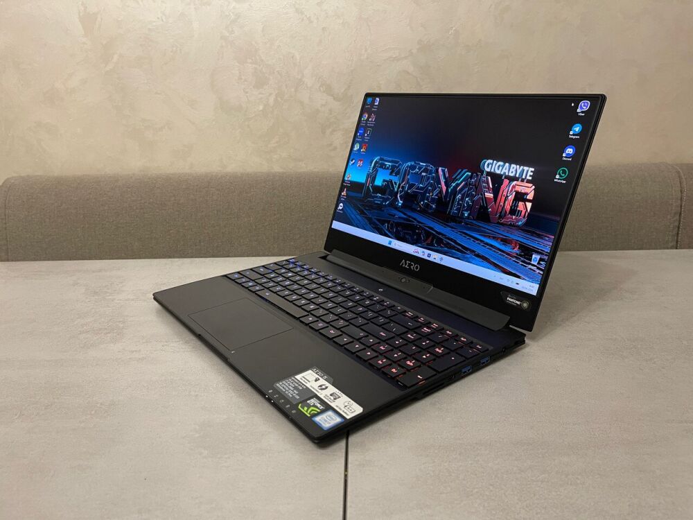 Купити ігровий ноутбук Gigabyte Aero 15XV8 / 15.6