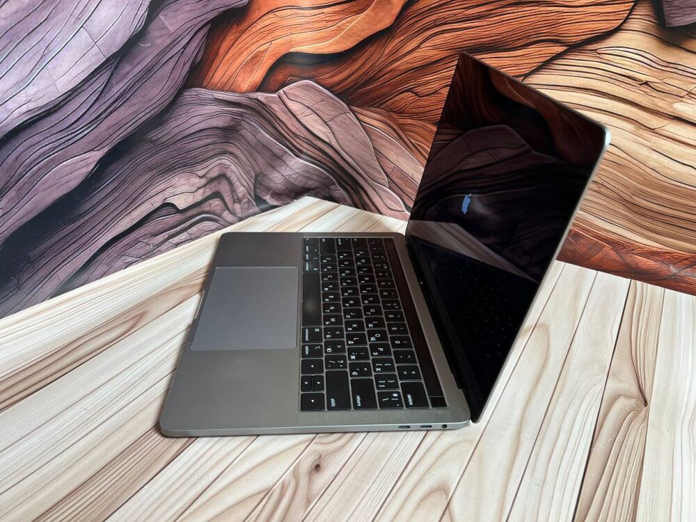 Купить ультрабук Б-класс Apple MacBook Pro A1989 2018 / 13.3
