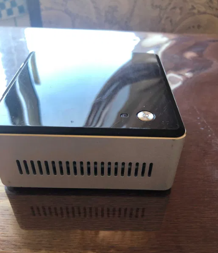 Купити неттоп Intel NUC6i5SYk на базі Intel Core i5-6260U та 8 GB