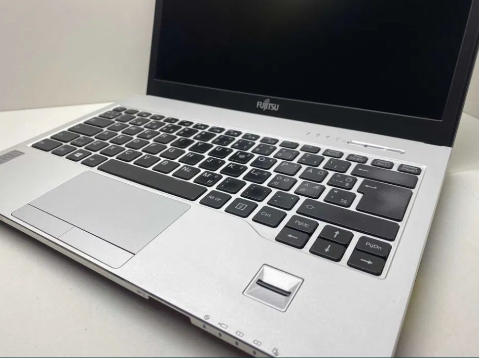 Купити ультрабук Fujitsu LifeBook S935 13.3
