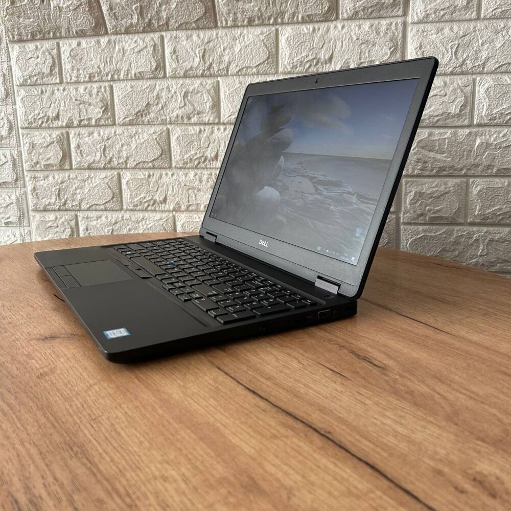 Купить ноутбук Dell Latitude 5590 / 15.6
