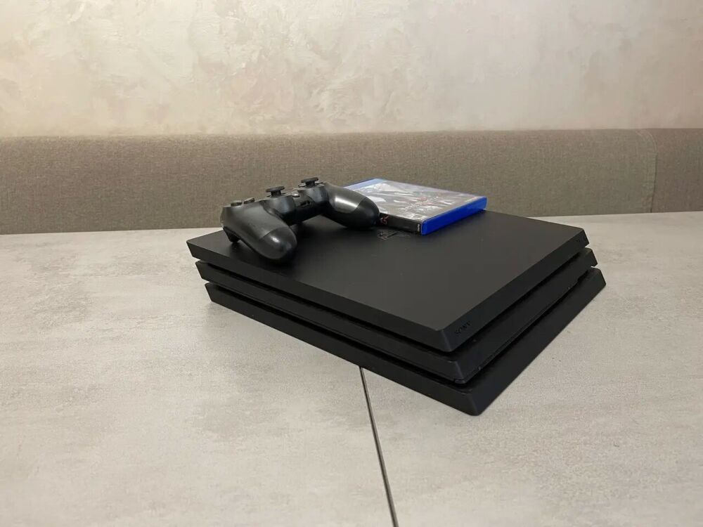 Купить игровую консоль Sony Playstation PS4 Pro CUH-7215B