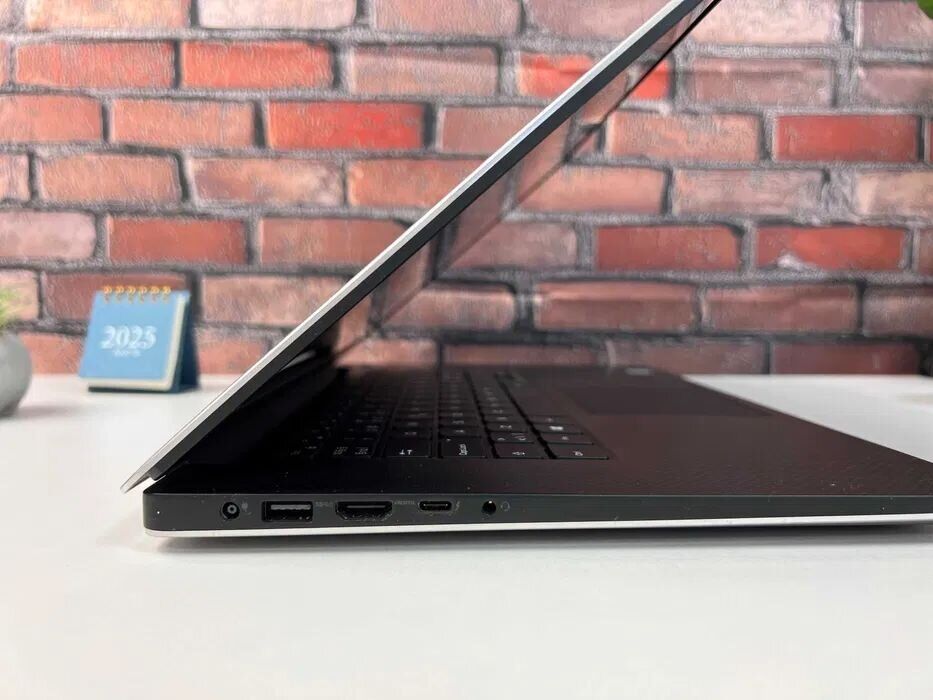Купить мобильную рабочую станцию Dell Precision 5520 / 15.6