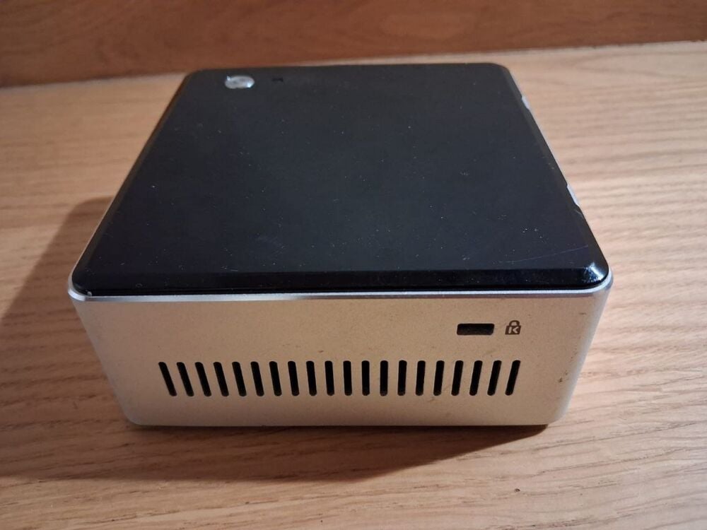 Купити неттоп Intel NUC NUC5i3RYH USFF / Intel Core i3-5010U (2 (4
