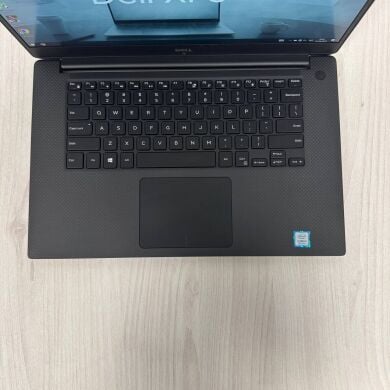 Ігровий ультрабук Б-клас Dell XPS 15 9570 / 15.6" (1920x1080) IPS / Intel Core i5-8300H (4 (8) ядра по 2.3 - 4.0 GHz) / 8 GB DDR4 / 256 GB SSD NVMe / nVidia GeForce GTX 1050, 4 GB GDDR5, 128-bit / WebCam