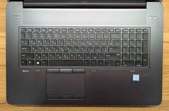 Мобільна робоча станція HP zBook 17 G4 / 17.3" (1920x1080) IPS / Intel Core i7-7700HQ (4 (8) ядра по 2.8 - 3.8 GHz) / 32 GB DDR4 / 512 GB SSD / nVidia Quadro P5000, 16 GB GDDR5X, 256-bit / WebCam / TouchID / Windows 10