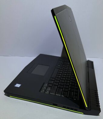 Ігровий ноутбук Dell Alienware 15 R3 / 15.6" (3840x2400) IPS / Intel Core i7-7700HQ (4 (8) ядра по 2.8 - 3.8 GHz) / 32 GB DDR4 / 512 GB SSD + 1000 GB HDD / nVidia GeForce GTX 1070, 8 GB GDDR5, 256-bit / WebCam / Win 11 Pro