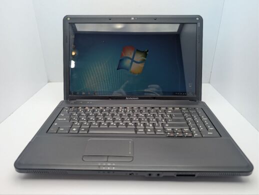 Ноутбук Lenovo G550 / 15.6" (1366x768) TN / Intel Pentium T4400 (2 ядра по 2.2 GHz) / 6 GB DDR3 / 250 GB HDD / Intel Graphics 4000 / WebCam / DVD-ROM / АКБ не держит