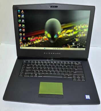 Ігровий ноутбук Dell Alienware 15 R3 / 15.6" (3840x2400) IPS / Intel Core i7-7700HQ (4 (8) ядра по 2.8 - 3.8 GHz) / 32 GB DDR4 / 512 GB SSD + 1000 GB HDD / nVidia GeForce GTX 1070, 8 GB GDDR5, 256-bit / WebCam / Win 11 Pro