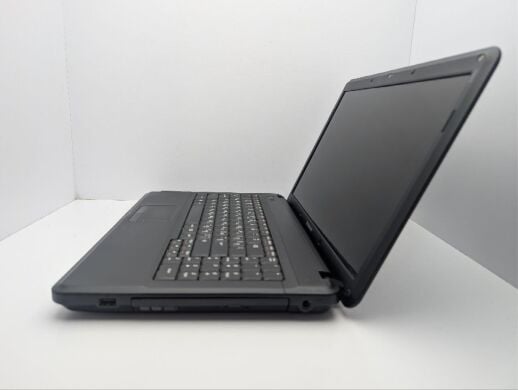 Ноутбук Lenovo G550 / 15.6" (1366x768) TN / Intel Pentium T4400 (2 ядра по 2.2 GHz) / 6 GB DDR3 / 250 GB HDD / Intel Graphics 4000 / WebCam / DVD-ROM / АКБ не держит