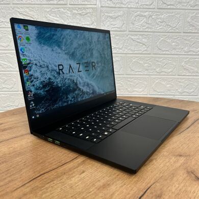 Ігровий ноутбук Б-клас Razer Blade 15 RZ09-02385 / 15.6" (1920x1080) IPS / Intel Core i7-8750H (6 (12) ядер по 2.2 - 4.1 GHz) / 16 GB DDR4 / 256 GB SSD NVMe / nVidia GeForce GTX 1060 Max-Q, 6 GB GDDR5, 192-bit