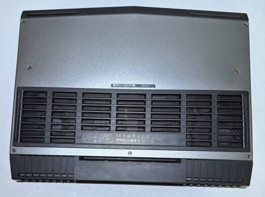 Ігровий ноутбук Dell Alienware 15 R3 / 15.6" (3840x2400) IPS / Intel Core i7-7700HQ (4 (8) ядра по 2.8 - 3.8 GHz) / 32 GB DDR4 / 512 GB SSD + 1000 GB HDD / nVidia GeForce GTX 1070, 8 GB GDDR5, 256-bit / WebCam / Win 11 Pro