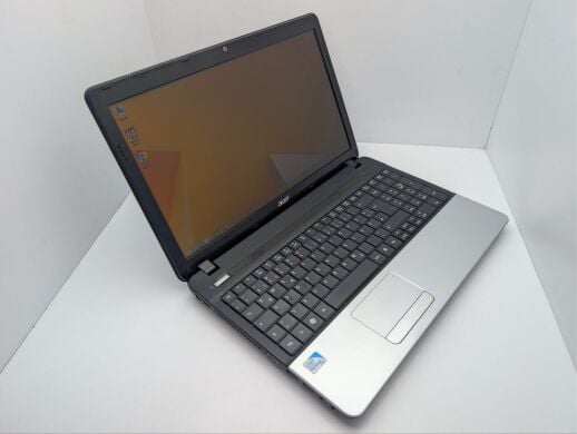 Ноутбук Acer Aspire E1-531 / 15.6" (1366x768) TN / Intel Pentium B960 (2 ядра по 2.2 GHz) / 8 GB DDR3 / 500 GB HDD / Intel HD Graphics / WebCam / DVD-ROM