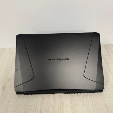Ігровий ноутбук Eluktronics 17 PA17HP6 / 17.3" (2560x1440) IPS / Intel Core i7-7700HQ (4 (8) ядра по 2.8 - 3.8 GHz) / 16 GB DDR4 / 240 GB SSD NVMe / nVidia GeForce GTX 1070, 8 GB GDDR5, 256-bit / WebCam