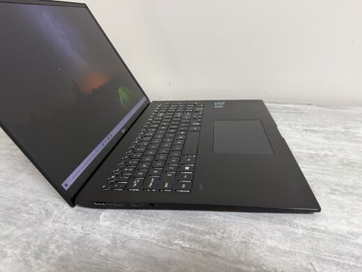 Ультрабук Б-клас LG Gram 17Z95P / 17" (2560x1600) IPS / Intel Core i7-1195G7 (4 (8) ядра по 2.9 - 5.0 GHz) / 16 GB DDR4 / 1000 GB SSD / Intel Iris Xe Graphics / WebCam / Win 11 Home