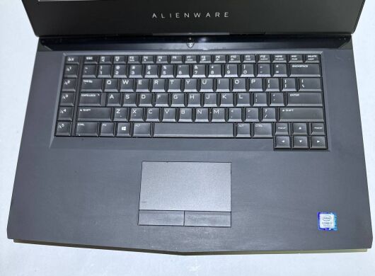 Ігровий ноутбук Dell Alienware 15 R3 / 15.6" (3840x2400) IPS / Intel Core i7-7700HQ (4 (8) ядра по 2.8 - 3.8 GHz) / 32 GB DDR4 / 512 GB SSD + 1000 GB HDD / nVidia GeForce GTX 1070, 8 GB GDDR5, 256-bit / WebCam / Win 11 Pro