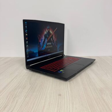 Ігровий ноутбук MSI Katana GF76 12UE / 17.3" (1920x1080) IPS / Intel Core i7-12700H (14 (20) ядер по 2.3 - 4.7 GHz) / 16 GB DDR4 / 512 GB SSD NVMe / nVidia GeForce RTX 3060, 6 GB GDDR6, 192-bit / WebCam