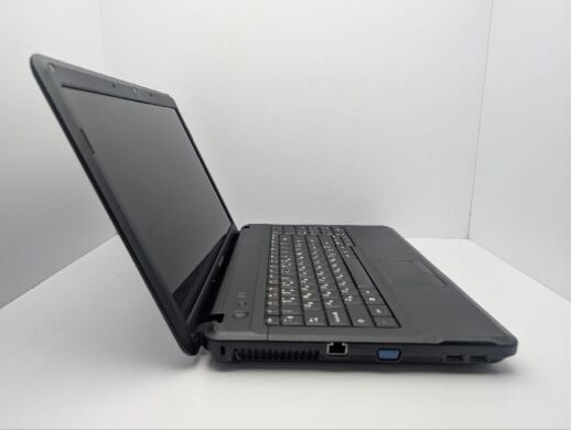 Ноутбук Lenovo G550 / 15.6" (1366x768) TN / Intel Pentium T4400 (2 ядра по 2.2 GHz) / 6 GB DDR3 / 250 GB HDD / Intel Graphics 4000 / WebCam / DVD-ROM / АКБ не держит