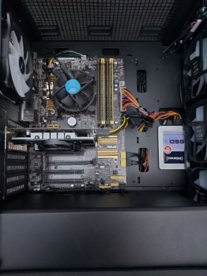 Комплект ПК: DeepCool CC560 Tower / Intel Core i5-4590 (4 ядра по 3.3 - 3.7 GHz) / 16 GB DDR3 / 128 GB SSD + 500 GB HDD + 1000 GB HDD / nVidia GeForce GTX 560, 3 GB GDDR5, 192-bit + Монитор LG 24MB37PM-B / 24" (1920x1080) IPS + Клавиатура, мышка, кабели Комплект ПК: DeepCool CC560 Tower / Intel Core i5-4590 (4 ядра по 3.3 - 3.7 GHz) / 16 GB DDR3 / 128 GB SSD + 500 GB HDD + 1000 GB HDD / nVidia GeForce GTX 560, 3 GB GDDR5, 192-bit + Монитор LG 24MB37PM-B / 24" (1920x1080) IPS + Клавиатура, мышка, кабели