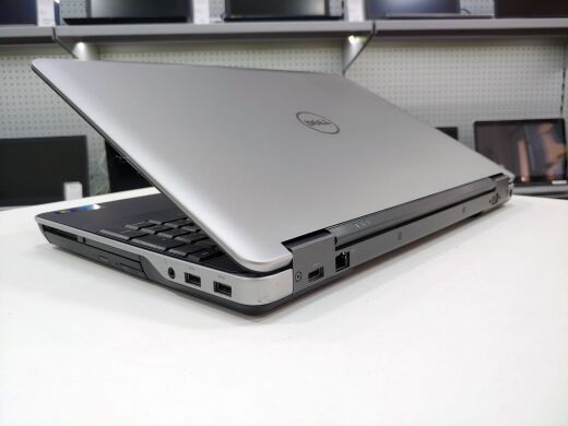 Игровой ноутбук Dell Latitude E6540 / 15.6" (1920х1080) IPS / Intel Core i7-4610M (2 (4) ядра по 3.0 - 3.7 GHz) / 8 GB DDR3 / 240 GB SSD / AMD Radeon 8790M, 2 GB / WebCam / DVD-RW