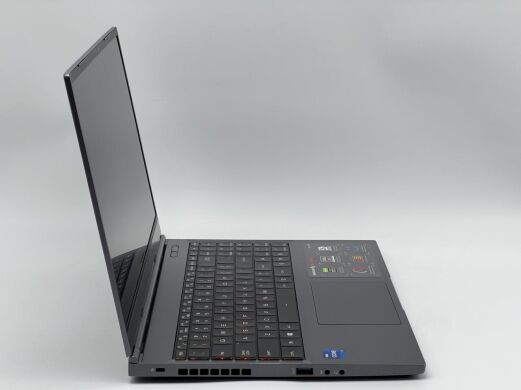 Игровой ультрабук Б-класс Maingear Vector Pro MG-VCP15l-3070 / 15.6" (1920x1080) IPS / Intel Core i7-11800H (8 (16) ядер по 2.3 - 4.6 GHz) / 32 GB DDR4 / 960 GB SSD / nVidia GeForce RTX 3070, 8 GB GDDR6, 256-bit / WebCam 