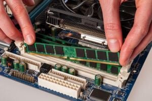 Як правильно встановити RAM у двоканальному режимі: повна інструкція та поради