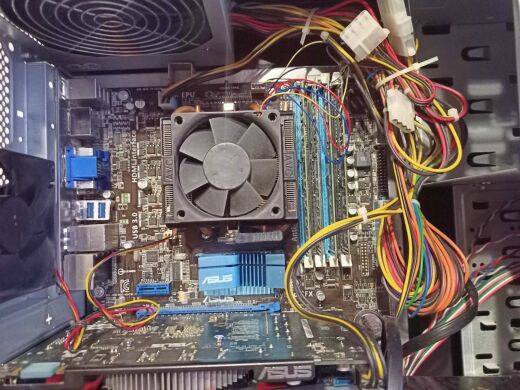Комп'ютер Asus Vento A8 Tower / AMD Phenom II X6 1055T (6 ядер по 2.8 - 3.3 GHz) / 8 GB DDR3 / 120 GB SSD NEW + 1500 GB HDD / nVidia GeForce GTS 450, 1 GB GDDR5, 128-bit / 450W 