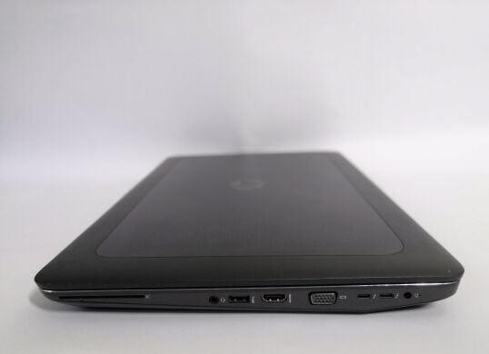 Мобільна робоча станція HP ZBook 17 G3 / 17.3" (1920x1080) IPS / Intel Xeon E3-1535M v5 (4 (8) ядра по 2.9 - 3.8 GHz) / 32 GB DDR4 / 1000 GB SSD M.2 / nVidia Quadro P5000, 16 GB GDDR5X, 256-bit / WebCam / HDMI