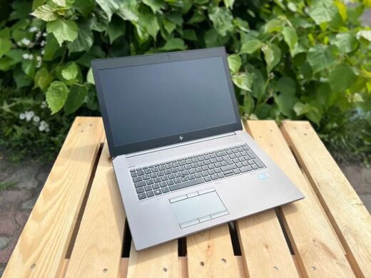 Мобільна робоча станція HP ZBook 17 G5 / 17.3" (1920x1080) IPS / Intel Core i7-8850H (6 (12) ядра по 2.6 - 4.3 GHz) / 32 GB DDR4 / 512 GB SSD / nVidia Quadro P5200, 16 GB GDDR5, 256-bit / WebCam / Windows 10 Pro