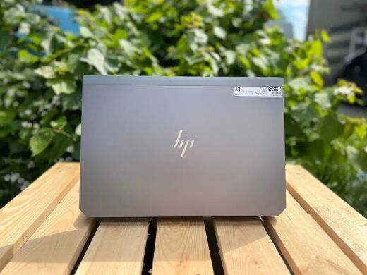 Мобільна робоча станція HP ZBook 17 G5 / 17.3" (1920x1080) IPS / Intel Core i7-8850H (6 (12) ядра по 2.6 - 4.3 GHz) / 32 GB DDR4 / 512 GB SSD / nVidia Quadro P5200, 16 GB GDDR5, 256-bit / WebCam / Windows 10 Pro
