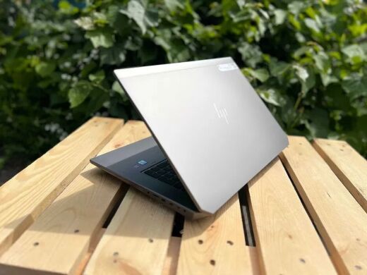Мобільна робоча станція HP ZBook 17 G5 / 17.3" (1920x1080) IPS / Intel Core i7-8850H (6 (12) ядра по 2.6 - 4.3 GHz) / 32 GB DDR4 / 512 GB SSD / nVidia Quadro P5200, 16 GB GDDR5, 256-bit / WebCam / Windows 10 Pro