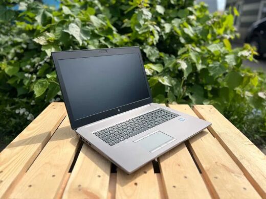 Мобільна робоча станція HP ZBook 17 G5 / 17.3" (1920x1080) IPS / Intel Core i7-8850H (6 (12) ядра по 2.6 - 4.3 GHz) / 32 GB DDR4 / 512 GB SSD / nVidia Quadro P5200, 16 GB GDDR5, 256-bit / WebCam / Windows 10 Pro