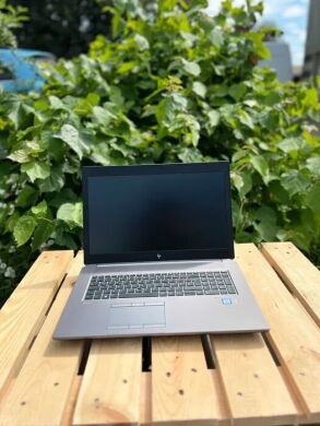 Мобільна робоча станція HP ZBook 17 G5 / 17.3" (1920x1080) IPS / Intel Core i7-8850H (6 (12) ядра по 2.6 - 4.3 GHz) / 32 GB DDR4 / 512 GB SSD / nVidia Quadro P5200, 16 GB GDDR5, 256-bit / WebCam / Windows 10 Pro