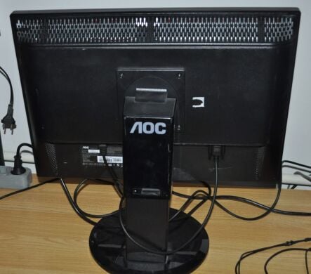 Монитор Б-класс AOC 2219P2 / 22" (1680x1050) TN / VGA, DVI / Встроенные колонки 2x 1W / VESA 100x100
