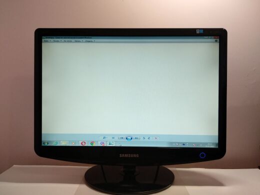 Монитор Samsung SyncMaster 2232BW / 22" (1680x1050) TN / DVI, VGA
