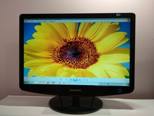 Монитор Samsung SyncMaster 2232BW / 22" (1680x1050) TN / DVI, VGA