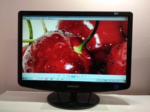 Монитор Samsung SyncMaster 2232BW / 22" (1680x1050) TN / DVI, VGA