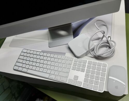 Моноблок Apple iMac M1 / 24" (4480x2520) IPS / Apple M1 (8 ядер по 3.2 GHz) / 16 GB DDR4 / 256 GB SSD / Apple M1 Graphics / WebCam / Silver / Клавіатура + мишка