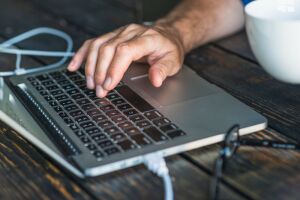 Надежные ноутбуки для офисной работы до 15 000 грн в Киеве – Dell Vostro, HP Pavilion и Lenovo ThinkBook