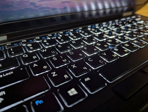 Ноутбук Б-класс Dell Latitude E5470 / 14" (1366x768) TN / Intel Core i5-6300U (2 (4) ядра по 2.4 - 3.0 GHz) / 8 GB DDR4 / 256 GB SSD / Intel HD Graphics 520 / WebCam / Windows 10